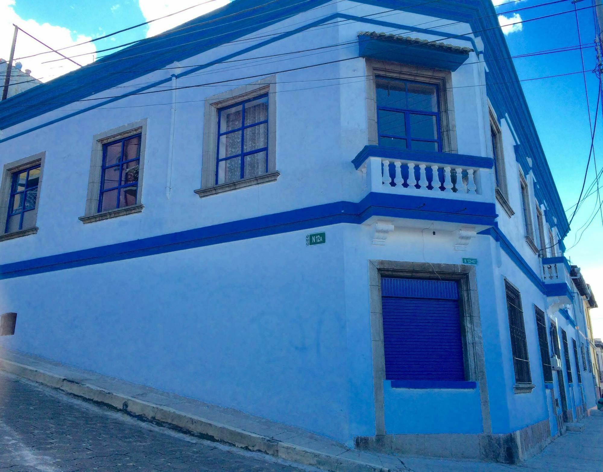 Отель Blue Door Housing Historic Кито Экстерьер фото